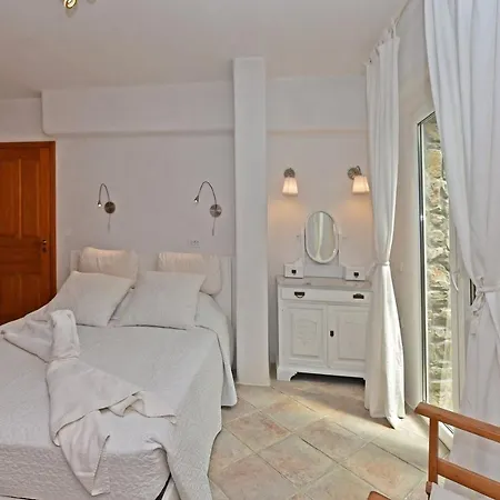 Mykonos Sleeps 14 Pool Air Con *